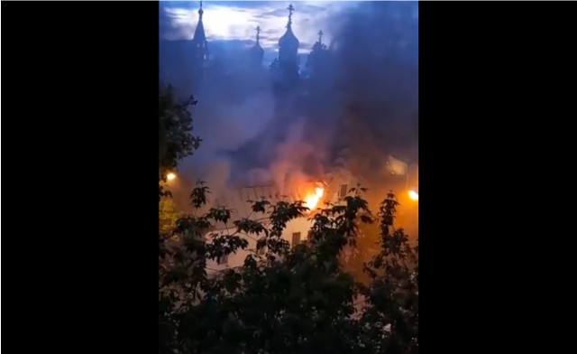 W cerkwi św. Piotra i Pawła we wtorek wybuchł pożar. Nie są znane przyczyny rozprzestrzenienia się ognia.