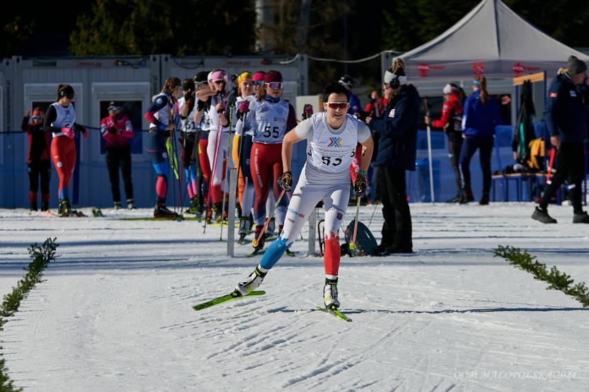 Biegaczki i biegacze narciarscy podczas swojej rywalizacji