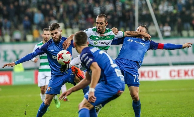 W Gdańsku obudził się atak, ale tym razem zawiodła obrona Lecha Poznań