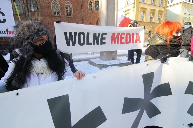 We wrocławskim Rynku odbył się protest w obronie wolnych mediów 13.02.2021
