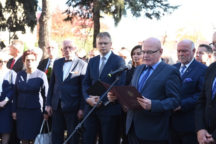 Nowy Sącz. Tłumy sądeczan na powtórnym pochówku gen. Bronisława Pierackiego