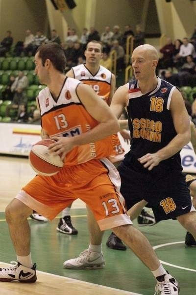 Tomasz Wojdyła w kareirze spędził także sezon w Asseco Prokom Gdynia.