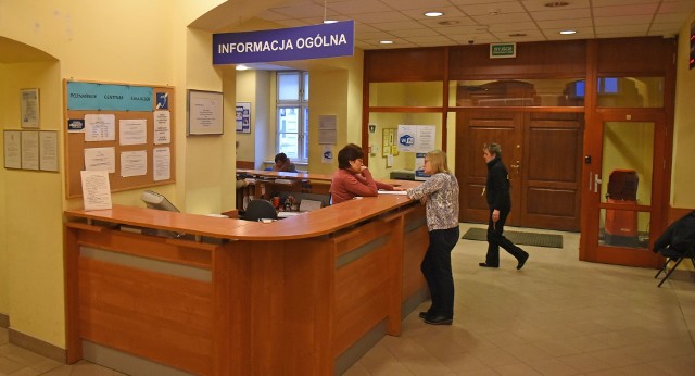 Wszystkie zaktualizowane informacje na temat Programu 500   i potrzebne dokumenty można uzyskać np. w Poznańskim Centrum Świadczeń