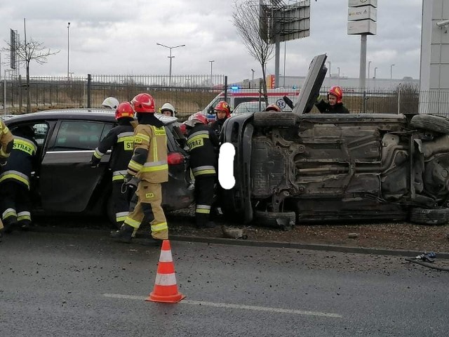 Wypadek w Modlniczce. Zdjęcia dzięki uprzejmości serwisu Powiat Krakowski 112 >>> https://www.facebook.com/powiatkrakowski112/