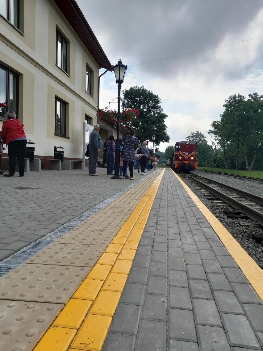 Po remoncie budynku stacji Przeworsk Wąski kolejka zyskała...