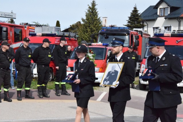 Strażacy i druhowie pożegnali dh Ryszarda Trojanowskiego, wieloletniego prezesa OSP Pruszcz Gdański