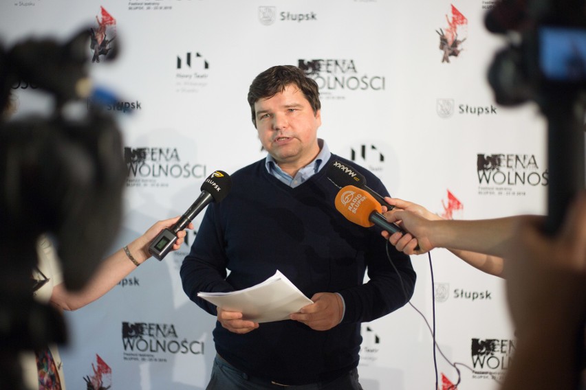 Dominik Nowak podczas konferencji prasowej.