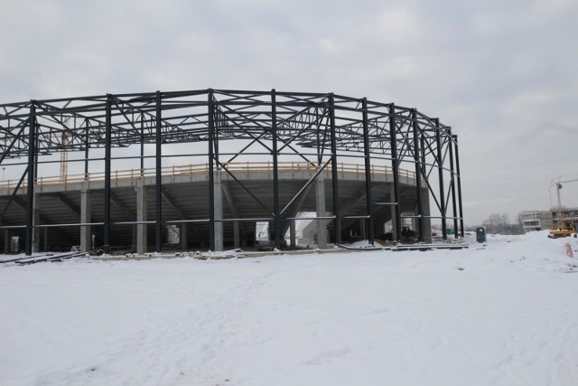 Zima nie zwolniła tempa prac na budowie Zagłębiowskiego Parku Sportowego w SosnowcuZobacz kolejne zdjęcia. Przesuwaj zdjęcia w prawo - naciśnij strzałkę lub przycisk NASTĘPNE