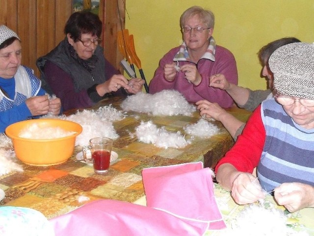 Darcie pierza zorganizowano w parafialnej kawiarence Przystań.