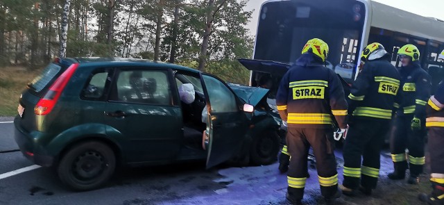 Do kolizji w Kolonii Obrowskiej pod Toruniem doszło ok. godz. 6.30. Na drogach było dość ślisko