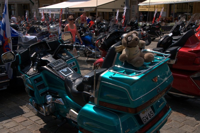 Okazałe motocykle zjechały na wrocławski Rynek (ZDJĘCIA, FILMY)