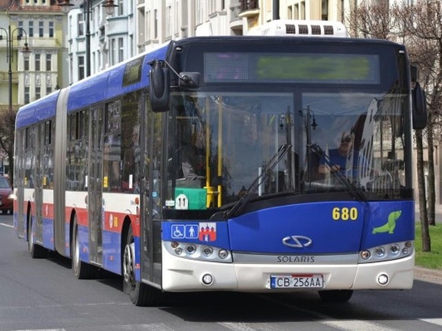 Autobusy i tramwaje na kilkunastu liniach będą kursować według wakacyjnych rozkładów jazdy.