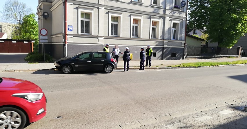 W Słupsku kierowca uciekł z miejsca kolizji. Policja jest na tropie sprawcy [ZDJĘCIA]