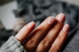 Kształty paznokci, które ozdobią twoją dłoń i uatrakcyjnią manicure. Sprawdź, jak piłować paznokcie i nadać im pożądany kształt 