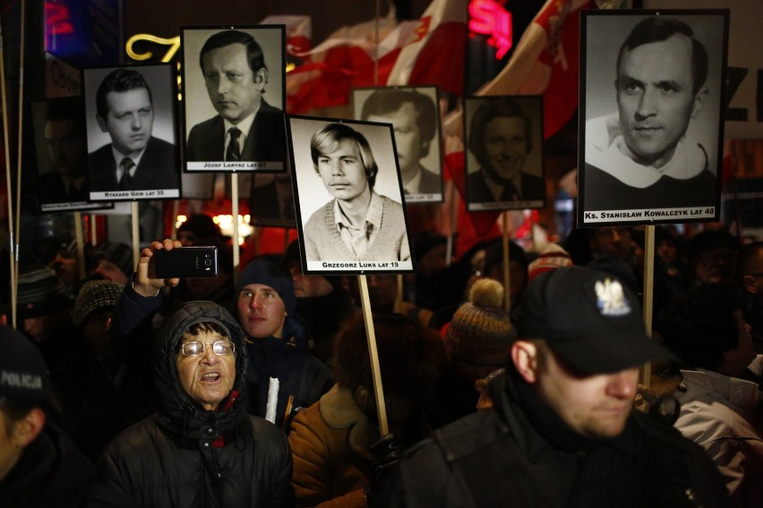Strajk obywatelski w Warszawie, czyli marsz KOD 13 grudnia. Była też manifestacja PiS [ZDJĘCIA]