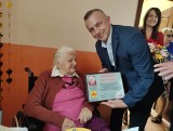 Zofia Ślifirska pochodząca z gminy Jasieniec obchodziła setne urodziny. Jubilatka otrzymała moc życzeń oraz upominek