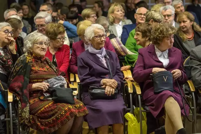 Muzeum Etnograficzne świętuje w tym roku 60-lecie działalności. Z tej okazji wicemarszałek Zbigniew Ostrowski wręczył dziś nagrody zasłużonym pracownikom. Na piątek (13 grudnia) zaplanowano wernisaż jubileuszowej wystawy