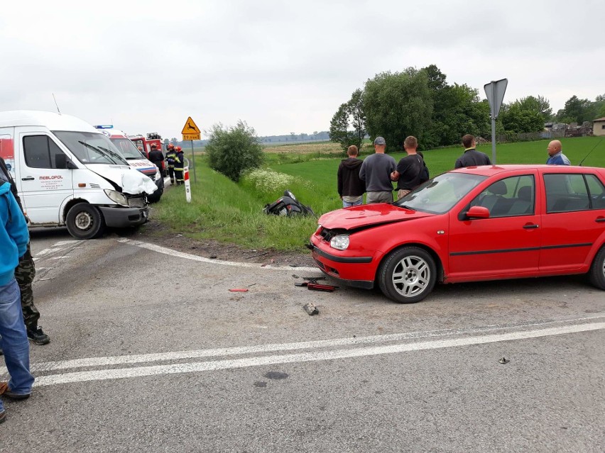 Zderzenie na krajowej "dziesiątce" w okolicach Skępego. Trzy osoby w szpitalu. Ruch wahadłowy na trasie