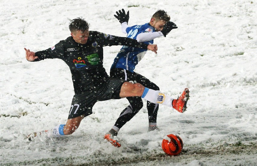 I Liga. Football czy snowball w Nowym Sączu? [ZDJĘCIA, WIDEO]