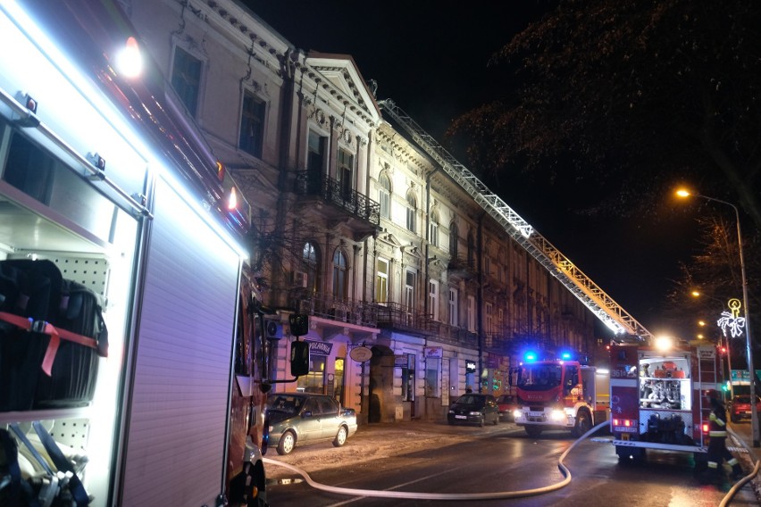 Pożar w kamienicy przy ul. 3 Maja w Przemyślu zaważono we...