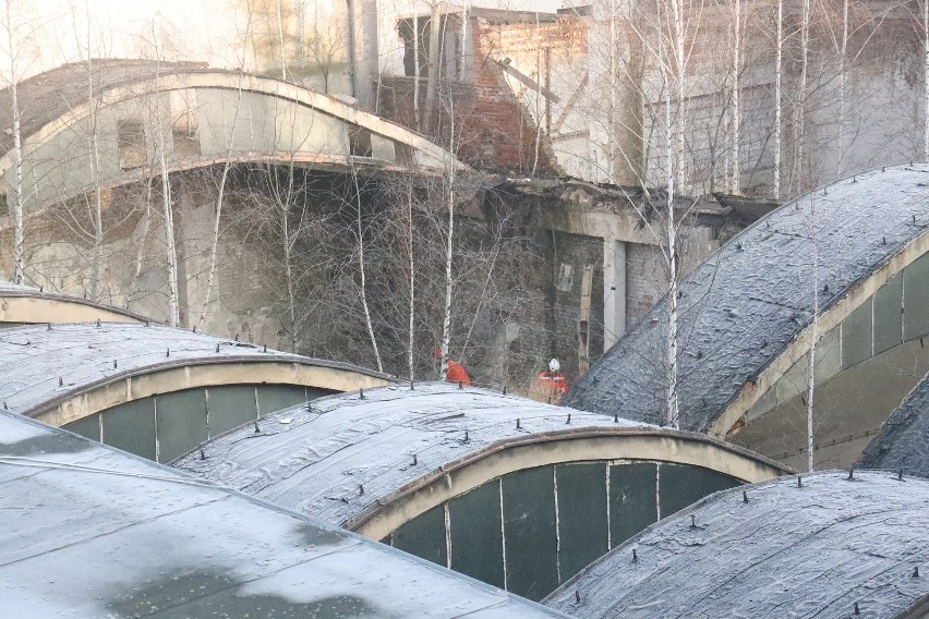 Zawalisko przy ul. Senatorskiej trzeba sprawdzić. Pod...