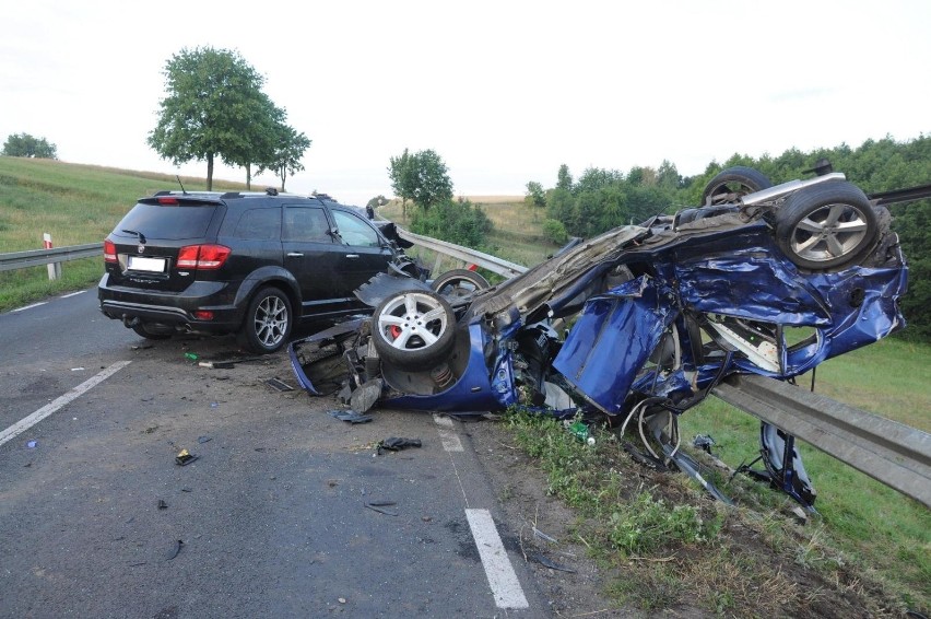 Wypadek w Brdowie - pięć osób zginęło na miejscu, jedna...