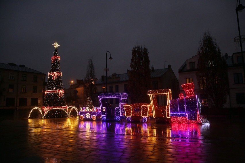 Magiczny klimat w Łęcznej i Puchaczowie. Zobacz zdjęcia świątecznych iluminacji