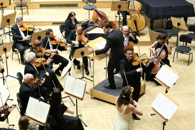 Celina Kotz, Mateusz Makuch, Jurek Dybał i Orkiestra Filharmonii Poznańskiej.