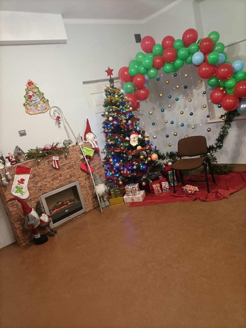 Święty Mikołaj odwiedził Dalechowice. Niespodziewany prezent dla dzieci. Zobacz zdjęcia