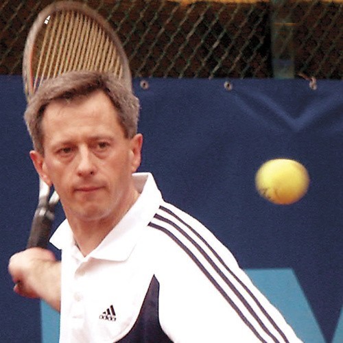 Sportową pasją Mirosława Mikietyńskiego  jest nie tylko koszykówka, ale i tenis.