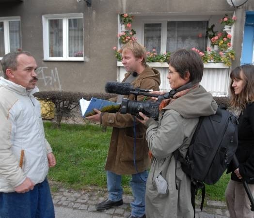 - Będziemy mieli największy na świecie pomnik Chrystusa - cieszy się Henryk Górniak, z którym rozmawia nasz dziennikarz, a także Antonia Schmidt i Wioletta Weiss z telewizji RBB.