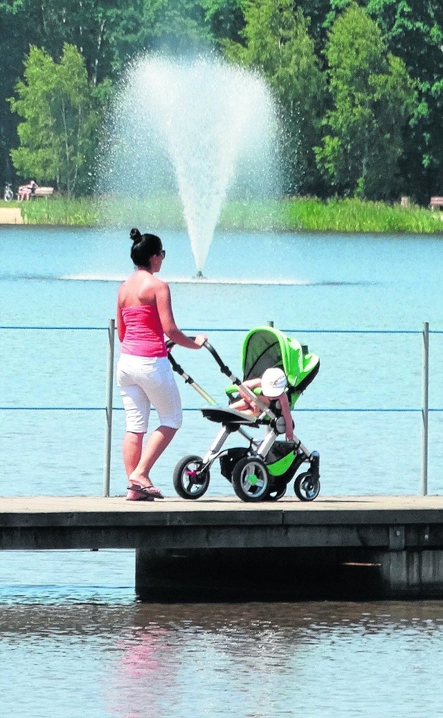 Jedna z fontann-aeratorów na Jeziorze Paprocańskim