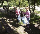 Mieszkańcy sprzątają zaniedbany teren rekreacyjny na osiedlu Grębocin