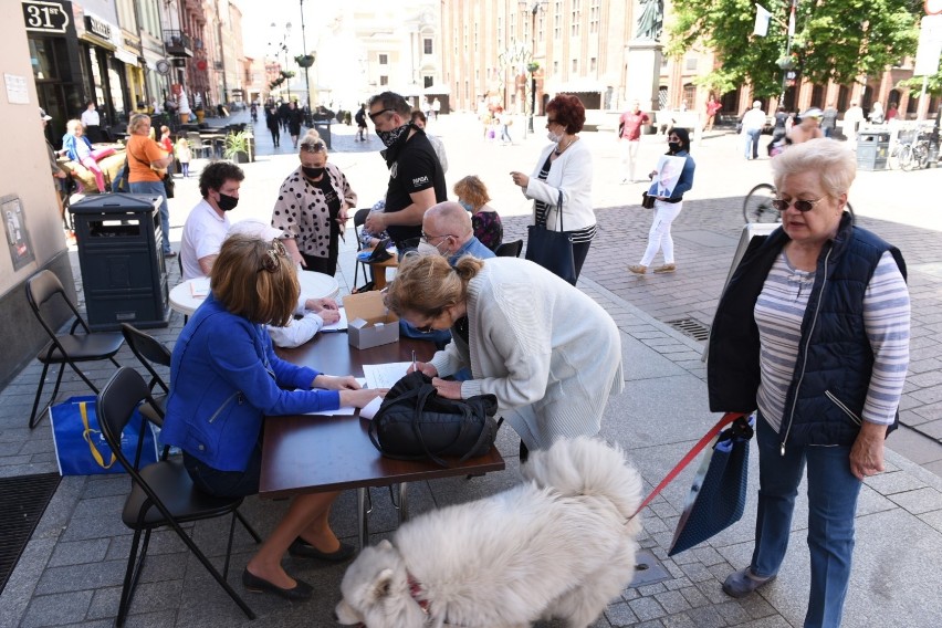 W Toruniu rozpoczęto dziś (04.06) zbieranie podpisów pod...