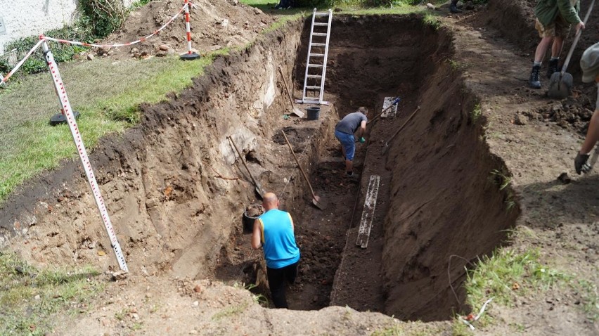 W Krzepicach wydobywają spod ziemi prawdziwe skarby. Tu stał...