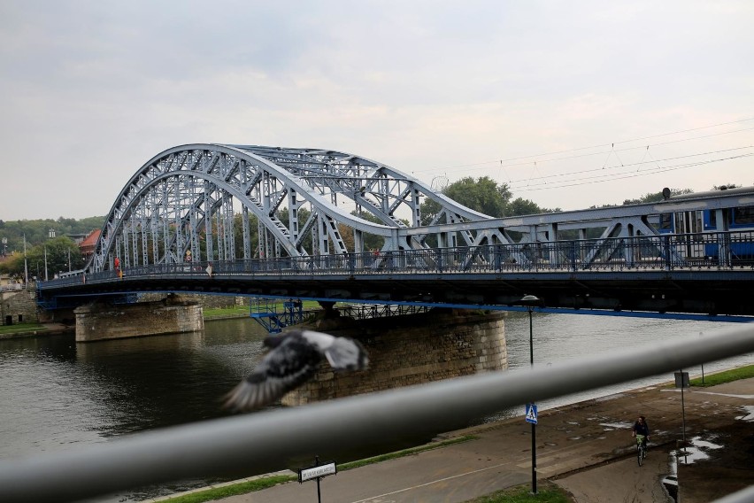 Najstarszy krakowski most na Wiśle zostanie wyremontowany. Zobacz zdjęcia z jego budowy i otwarcia [ZDJĘCIA]