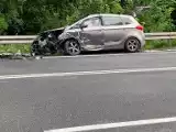 Gmina Słomniki. Wypadek w Orłowie. Zderzyły się cztery samochody, wezwano karetki pogotowia, trzy osoby ranne