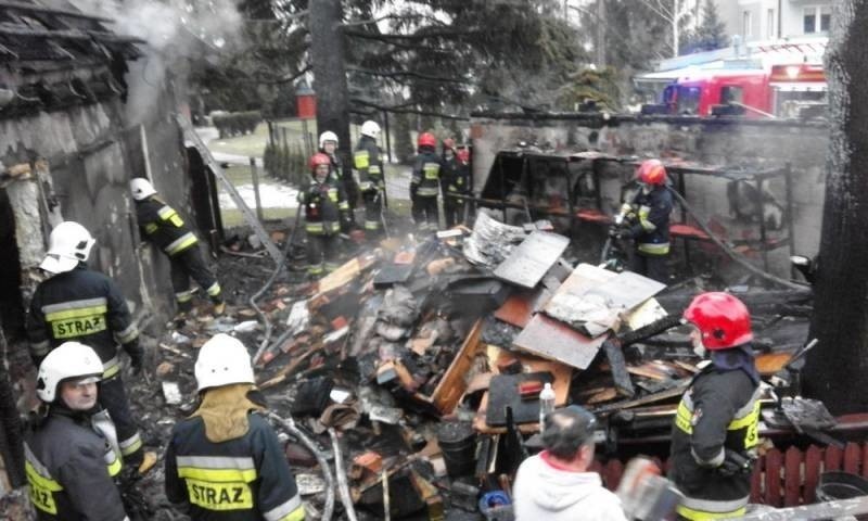 Nowy Sącz. Pożar domu przy Poniatowskiego [NOWE ZDJĘCIA, WIDEO]