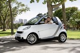 Smart fortwo po zmianach. Teraz ma więcej mocy i emituje mniej CO2 