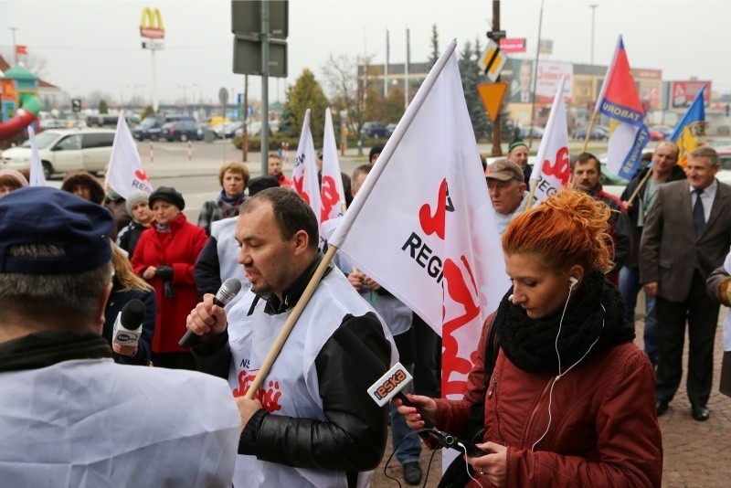 Urząd marszałkowski. Protest kolejarzy