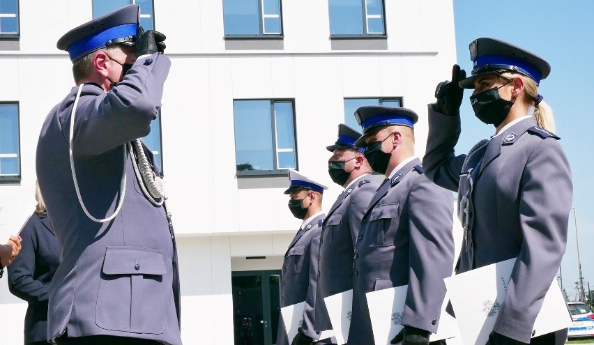 Po raz pierwszy przed nową siedzibą Komendy Powiatowej...