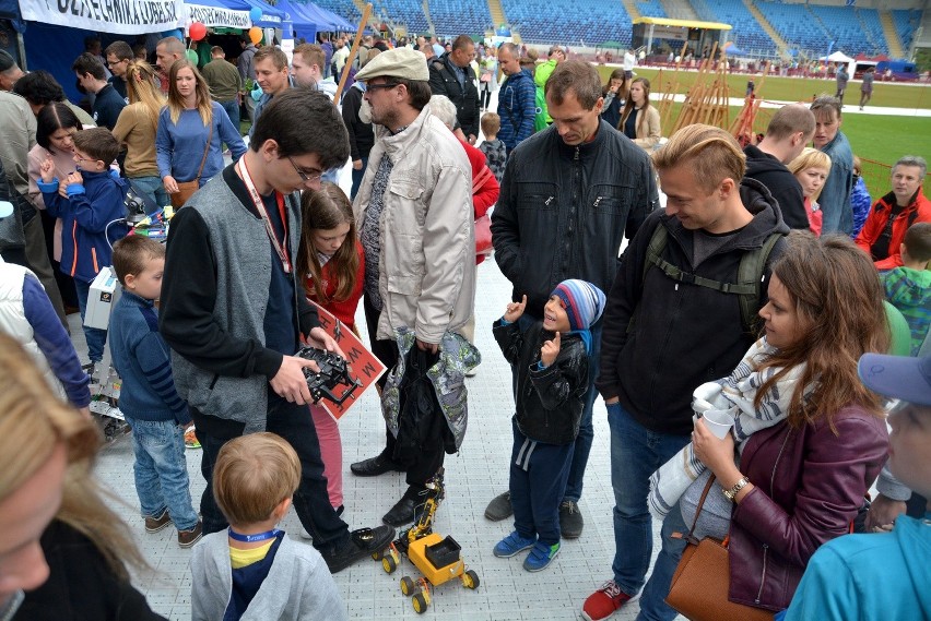 Festiwal Nauki: menzurki i roboty na stadionie