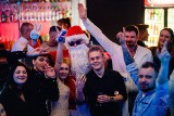 Imprezowe mikołajki w klubie Arkady w Lublińcu. Mikołaj wywijał na parkiecie 