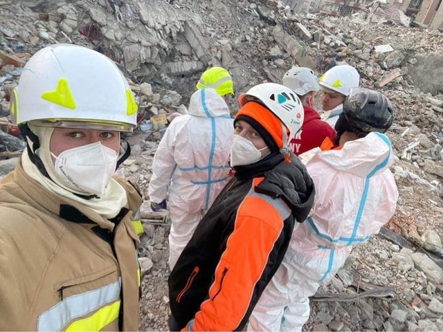 Była pod gruzami 9 dni pod gruzami. Dziewczynkę uratowali strażacy z regionu.