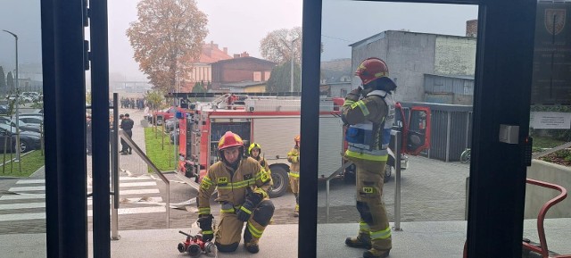 Pożar w nowej siedzibie Starostwa Powiatowego w Chełmnie - ewakuacja pracowników - przećwiczono procedury