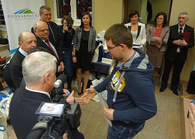 Piotr Tomaszuk odniósł ogromny sukces. Jest dopiero w drugiej klasie, a wstęp na studia techniczne ma już otwarty.