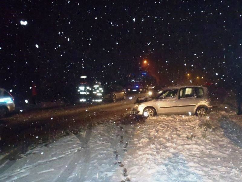 Ptaszkowa. Dwa volkswageny rozbite. Ranny w szpitalu [ZDJĘCIA]