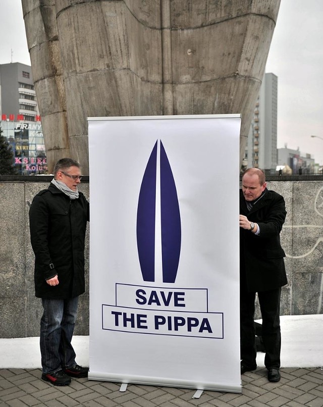 Członkowie nowego stowarzyszenia "Save the Pippa" przekonują, że pomnik to najbardziej rozpoznawalny symbol miasta: - jest częścią historii i nie można go tak po prostu zburzyć. Jeśli ojcowie go nie chcą, my chętnie go przejmiemy &#8211; zapewniają.