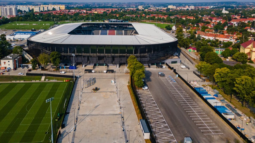 Bilet na mecz Pogoni Szczecin może być droższy nawet o 100%. Cena nowego stadionu?