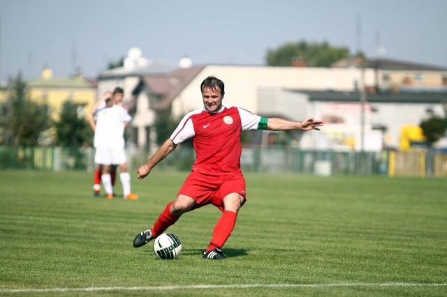 Jacek Kacprzak, kapitan Pilicy Białobrzegi poprowadził swoją drużynę do wygranej z Wulkanem Windoor Zakrzew.